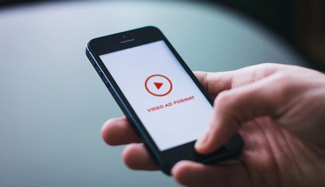 Renault Tests New Vertical Video Ad Format
